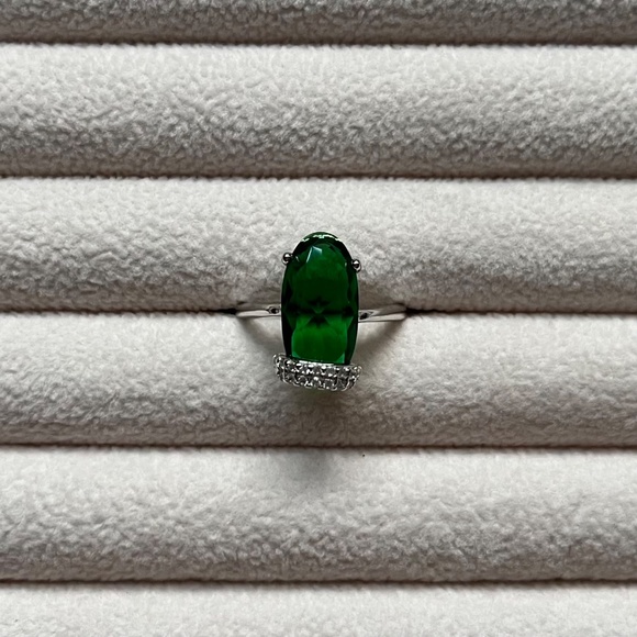 R016 | Emerald CZ Oval Stone Ring - Picture 1 of 5